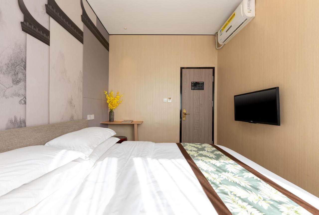East Sacred Hotel ᴸᴱo---Foreign Accept---Tourism Service English-Speaking 丨 Near Tiananmen Forbidden City丨very Close To Metro Zhangzizhong And Beixinqiao 丨european Foot Ball English丨free Advance Tickets And Laundry Drying Service Coffee Snacks Πεκίνο Εξωτερικό φωτογραφία