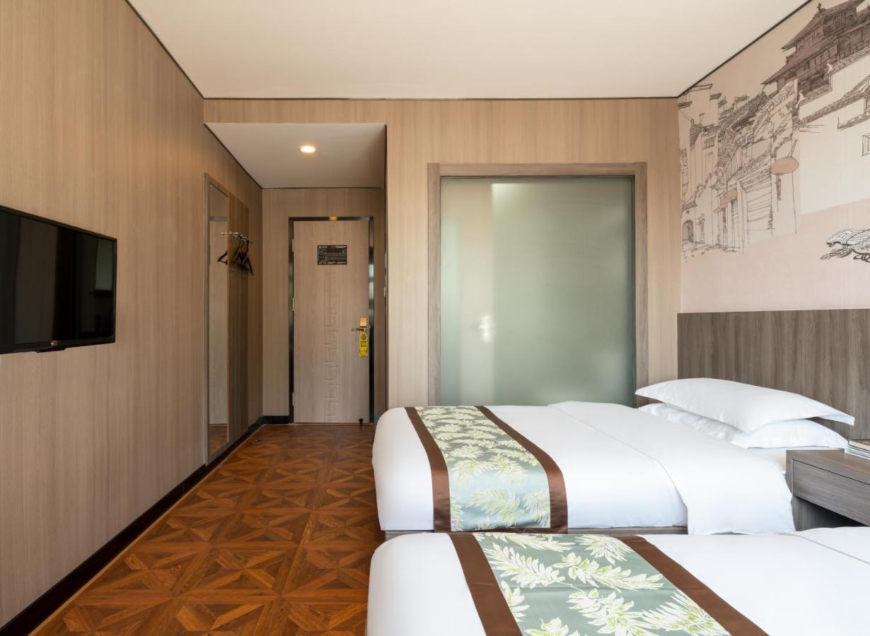 East Sacred Hotel ᴸᴱo---Foreign Accept---Tourism Service English-Speaking 丨 Near Tiananmen Forbidden City丨very Close To Metro Zhangzizhong And Beixinqiao 丨european Foot Ball English丨free Advance Tickets And Laundry Drying Service Coffee Snacks Πεκίνο Εξωτερικό φωτογραφία