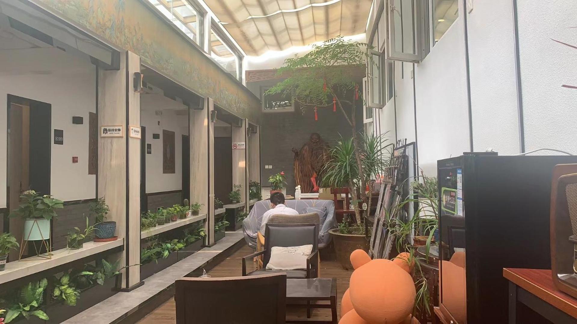 East Sacred Hotel ᴸᴱo---Foreign Accept---Tourism Service English-Speaking 丨 Near Tiananmen Forbidden City丨very Close To Metro Zhangzizhong And Beixinqiao 丨european Foot Ball English丨free Advance Tickets And Laundry Drying Service Coffee Snacks Πεκίνο Εξωτερικό φωτογραφία