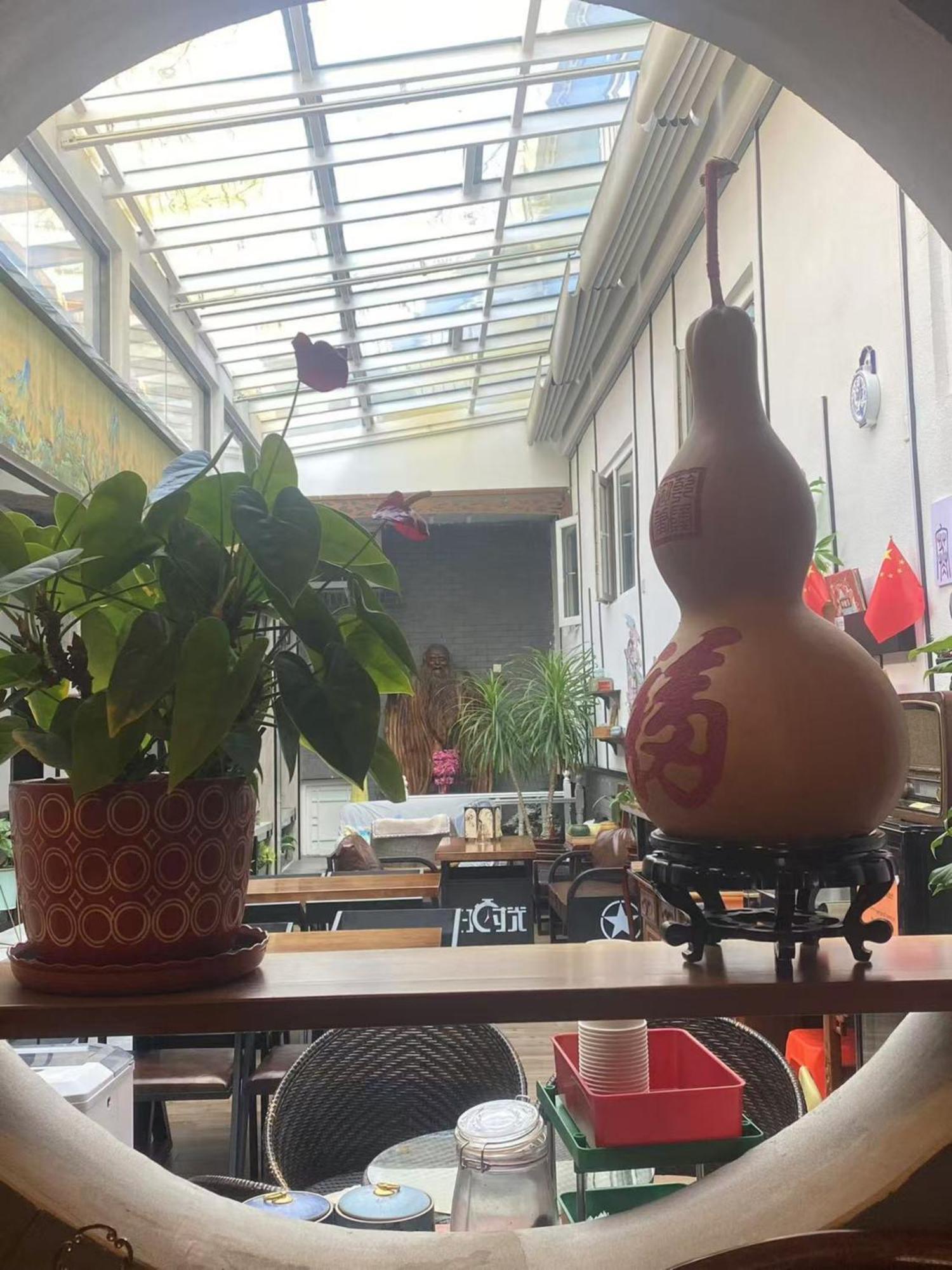 East Sacred Hotel ᴸᴱo---Foreign Accept---Tourism Service English-Speaking 丨 Near Tiananmen Forbidden City丨very Close To Metro Zhangzizhong And Beixinqiao 丨european Foot Ball English丨free Advance Tickets And Laundry Drying Service Coffee Snacks Πεκίνο Εξωτερικό φωτογραφία